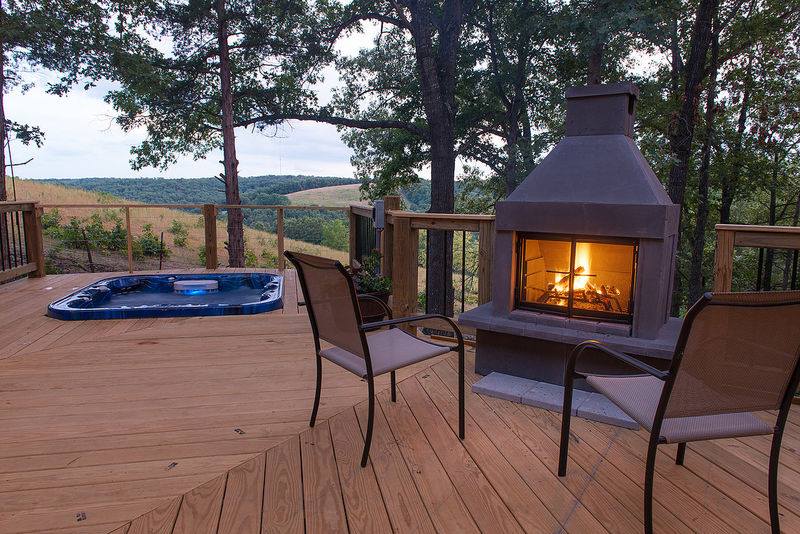 Amazing-Branson-Rentals-Rent-Branson-Vacation-Rental-Deck-Hot-Tub