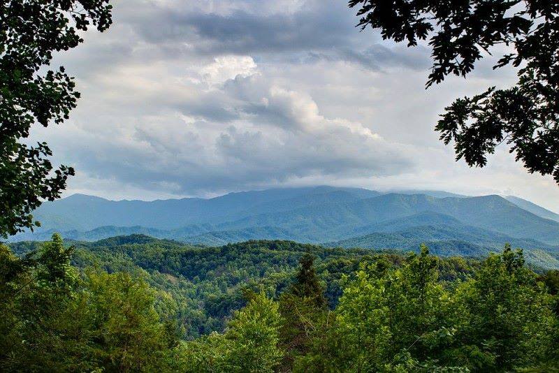 Heartland-Cabin-Rentals-Views-Cabin-Deck-Great-Gatlinburg