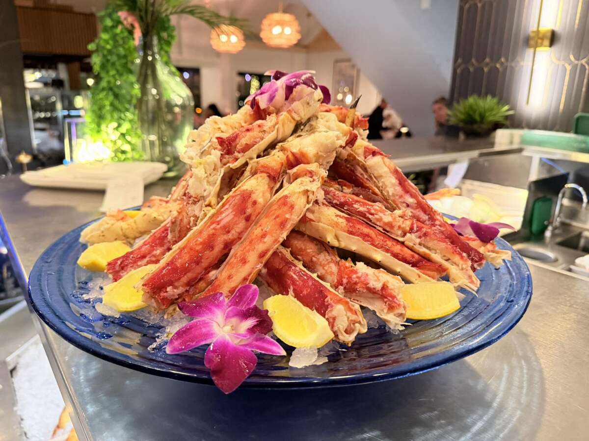 Crab & Fin Restaurant | Armands Circle in Lido Key Florida