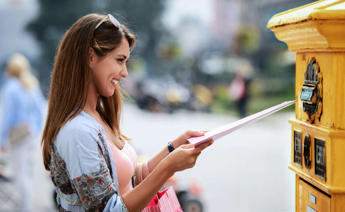 How to Manage Mail while Traveling