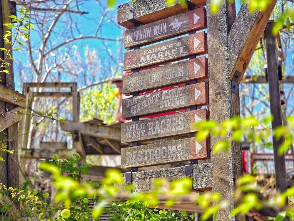 Silver Dollar City Ride and Entertainment Sign