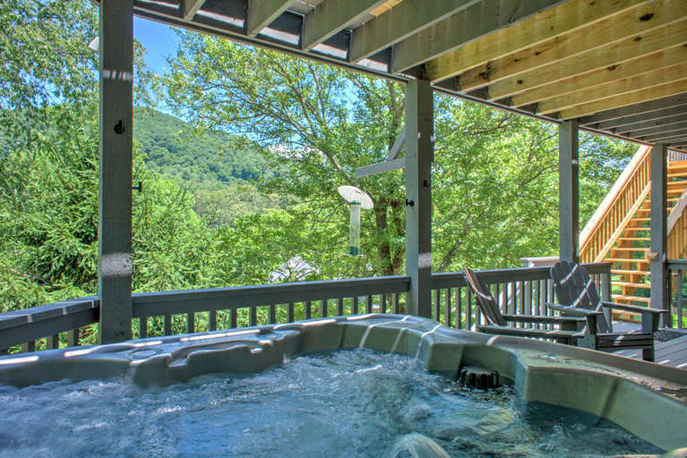 Blue Sky Manor Relax in Blue Sky Manor's Hot Tub