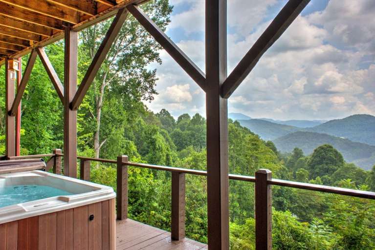 Daze Off Hot Tub with Mountain Views