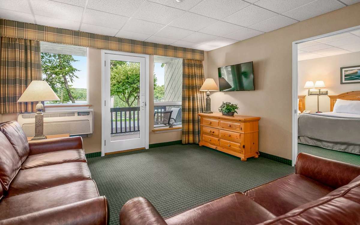 Edgewater Suites - Hawley Pennsylvania - Living Area - Woodloch Pines Resort