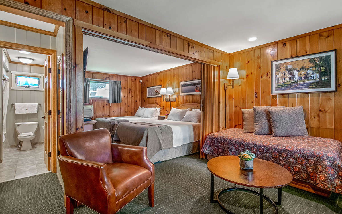Classic Standard Rooms – All Inclusive Family Vacations - Hawley Pennsylvania - Living Area with Day Bed - Woodloch Pines Resort