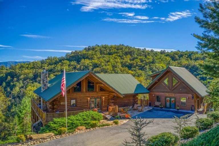 Sevierville cabin rentals for families with game room, mountain views and hot tub 5 bedrooms sleeps 18