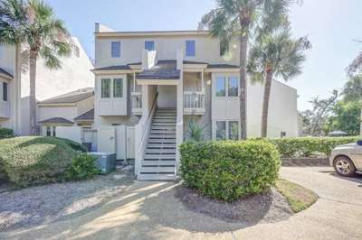 Hilton Head Island townhouse rental with 2 bedrooms and close to the beach