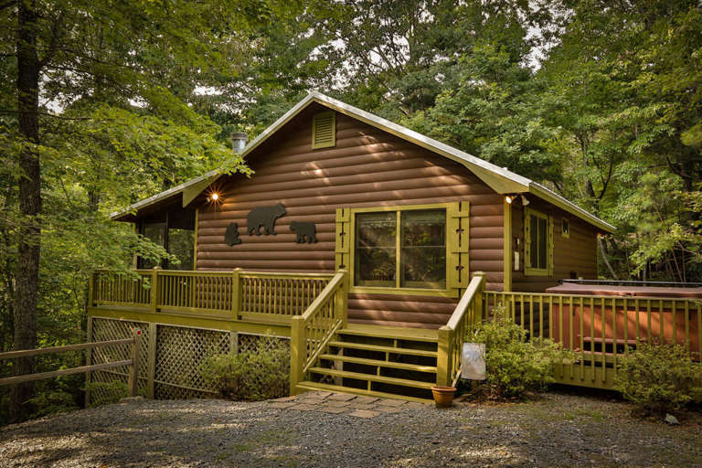 Secluded cabin with mountain view.  Great for couples or small family.