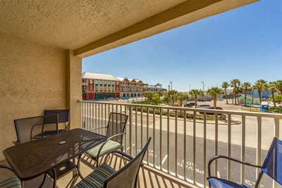 John's Pass Remodeled & Tastefully Furnished in Beachfront Complex - Free WiF