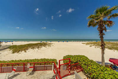 Direct Beach Corner 1400 sq ft - Beachfront Renovated & Luxurious - Free WiFi