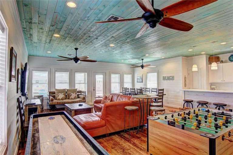 Port Aransas family vacation home with game room community pool and 4 bedrooms