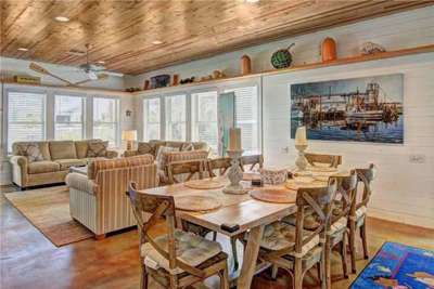 Port Aransas house rental on the Texas Gulf Coast with 3 bedrooms and community pool