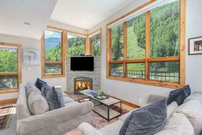 Kick your heels up on the sofa in front of the fire, or just enjoy the incredible views of the surrounding ski area & mountains.