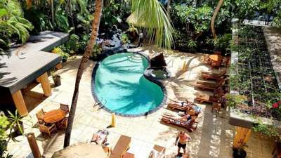 The Bamboo is a charming, boutique resort with lots of amenities including a pool, Jacuzzi, waterfalls, Tiki hut, BBQ, sauna, a beautiful lobby, free wireless internet and very friendly staff. There is also a poolside restaurant.