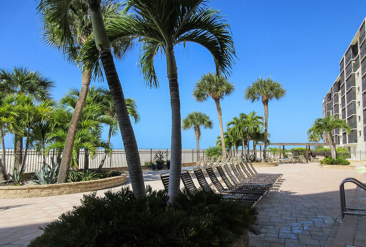 Carlos Pointe 415: Fort Myers Beach FL 2 Bedroom Vacation Condo Rental