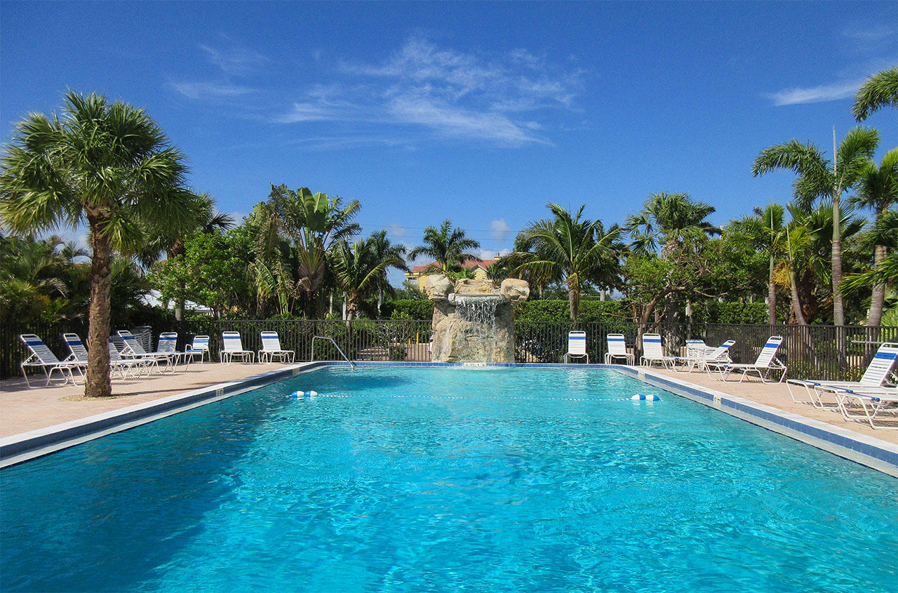 Riviera Club 406: 2 Bedroom Vacation Condo Rental Fort Myers Beach FL
