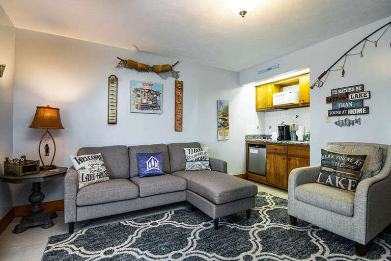 Quaint corner unit offering enough space for a small family to get away and enjoy a lakefront stay!