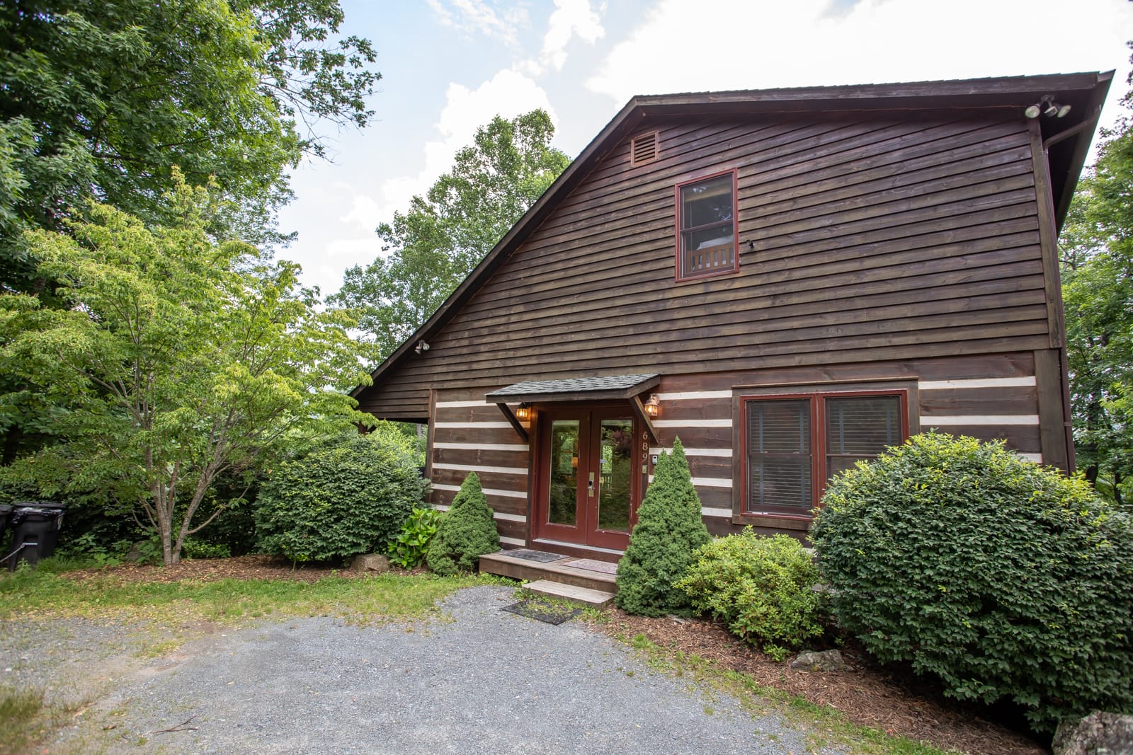 Willow Valley View Boone NC Pet Friendly 4 Bedroom Vacation Cabin Rental Mountain Views (135365