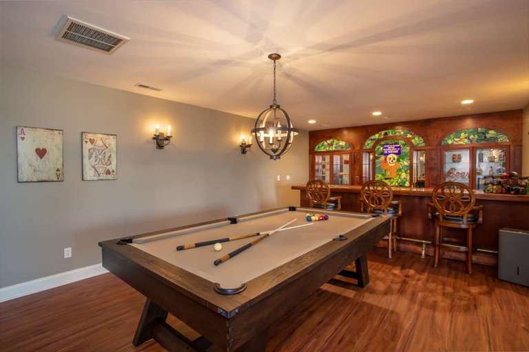 Fun Game Room with Pool Table and Bar!