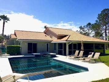 Pool home for rent in Clermont FL with 2 bedrooms 2 bathroom on Golf Course