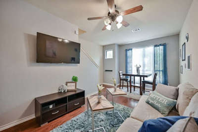 Cozy Townhome walk to UTA, Downtown, mins to AT&T