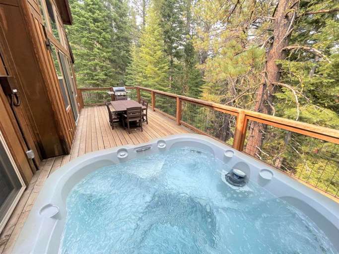 Relax in the Hot Tub and relax enjoying the surrounding woodland