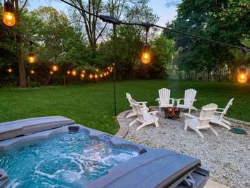 Backyard Oasis - wonderful backyard. Firewood, backyard games, hot tub, it's all here! 