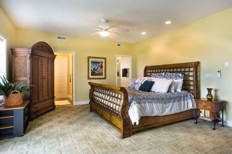 MASTER SUITE- KING BED