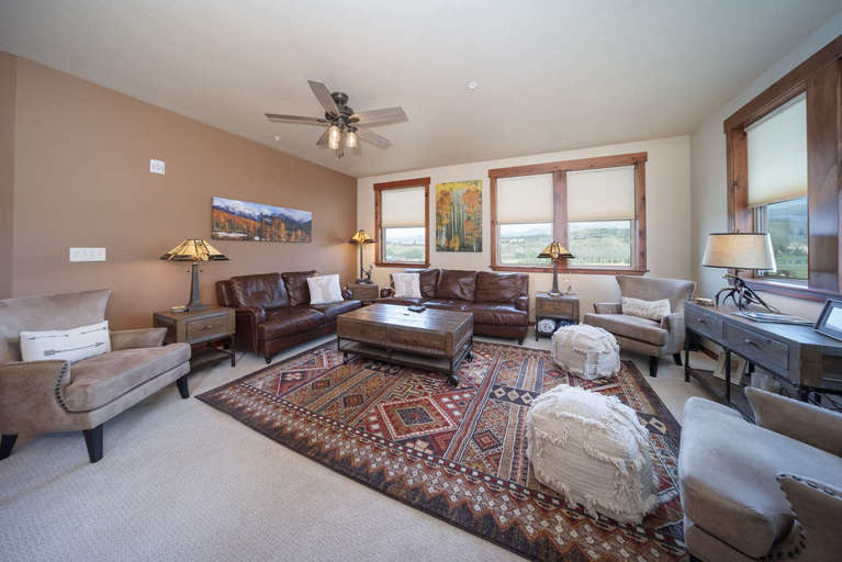 StayWinterPark Cozens Point I 201 living area