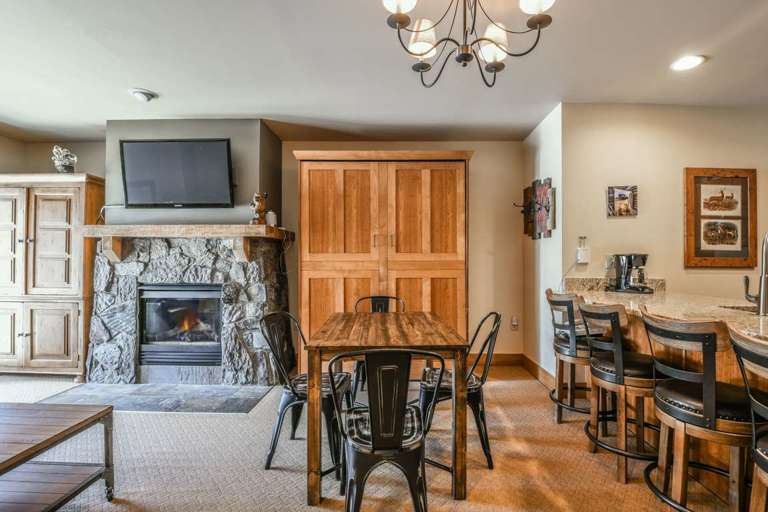 Relax with the family around the dining table and fireplace