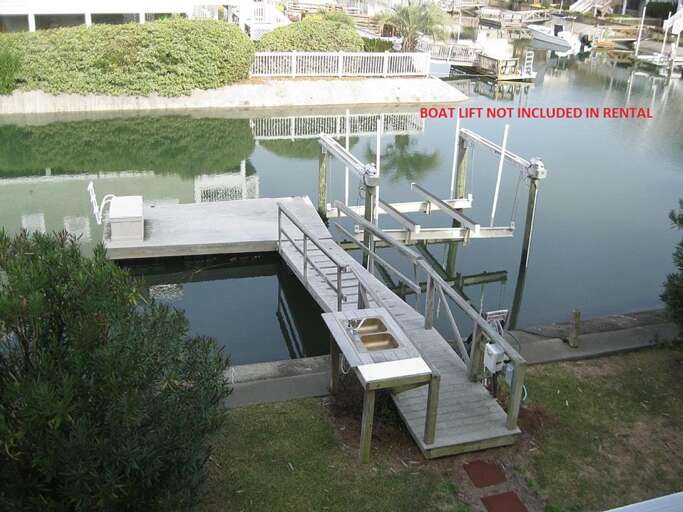 Private Dock (BOAT LIFT NOT INCLUDED IN RENTAL)