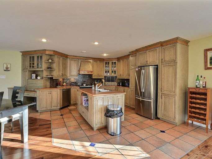 Fully Equipped Modern Kitchen