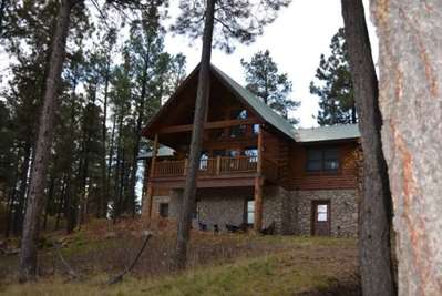 Maverick Log Home - Beautiful Mountain Views - Large Deck with Gas Grill - Sleeps 8 