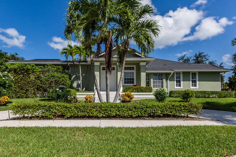 Family vacation home with 5 bedrooms on Marco Island Florida with Pool sleeps 10