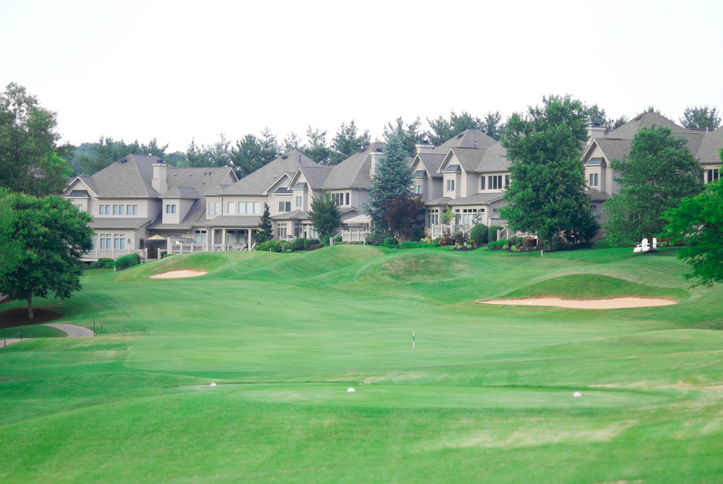 Advantages of Renting a Property in a Golf Community