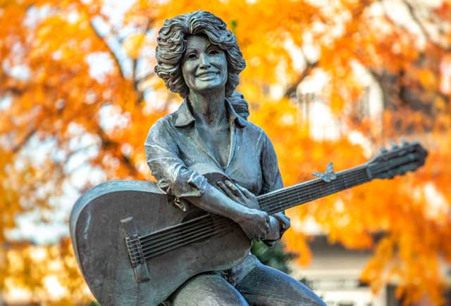 Dolly Parton Statue In Sevierville