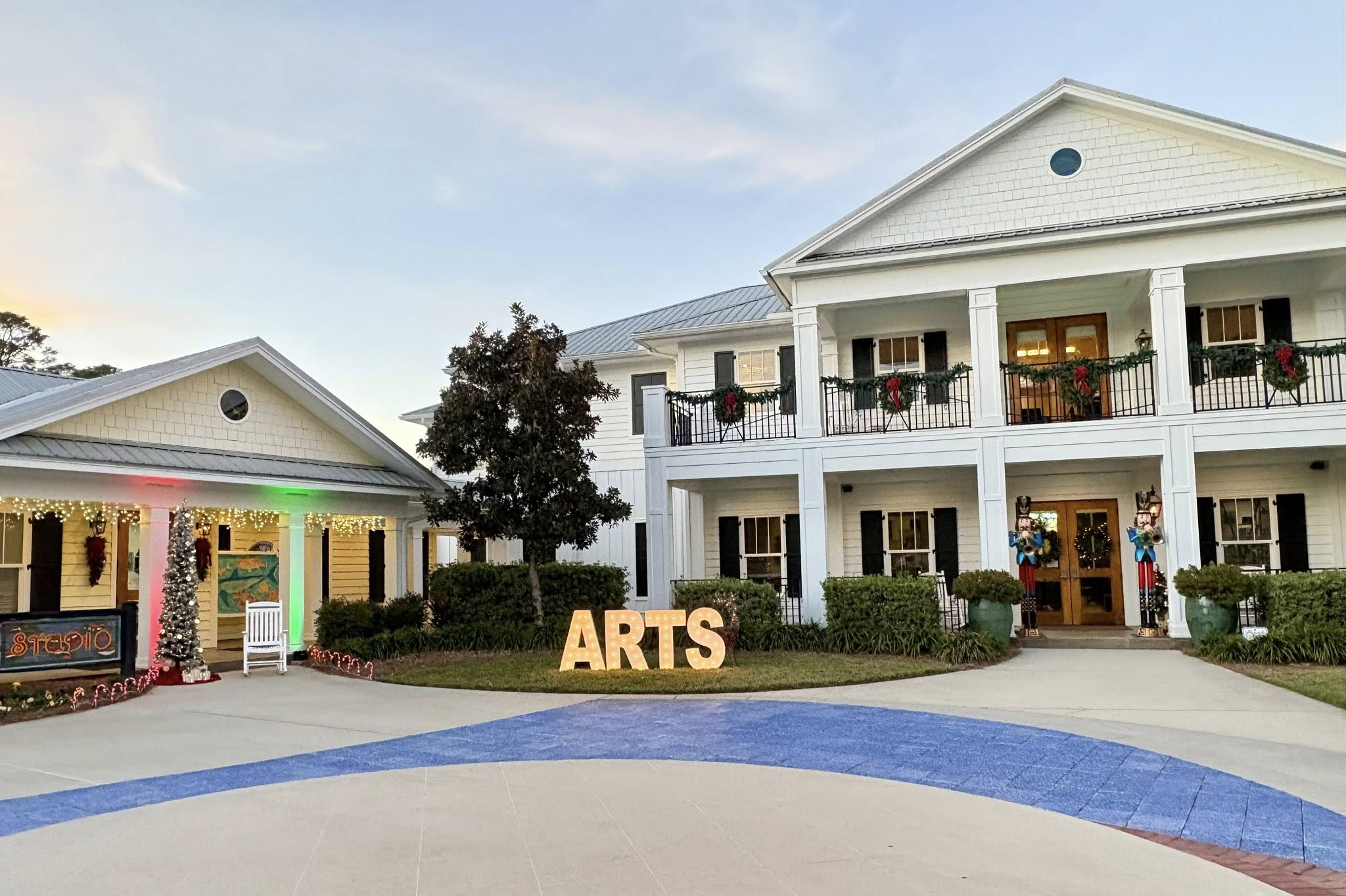 Coastal Arts Center Orange Beach AL | Gallery, Glass Blowing & Classes