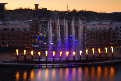 Branson Landing on Lake Taneycomo | Shopping & Attractions